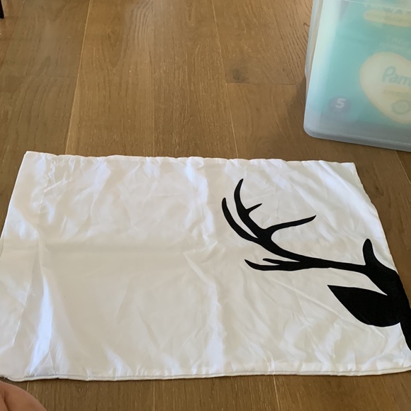 Standard Pillow Cases - Deer - Picture 2 of 3